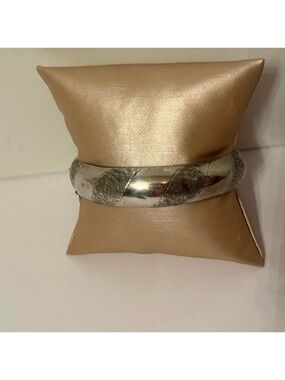 THAILAND BRACELET BANGLE HINGED STERLING SILVER 925 ETCHED SAFETY CHAIN 17.6g